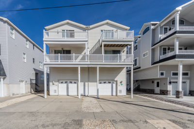 Just Listed 225 36th Street West Unit $729,900
